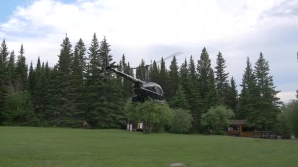 Helicóptero Aterrizando Patio — Vídeo de stock