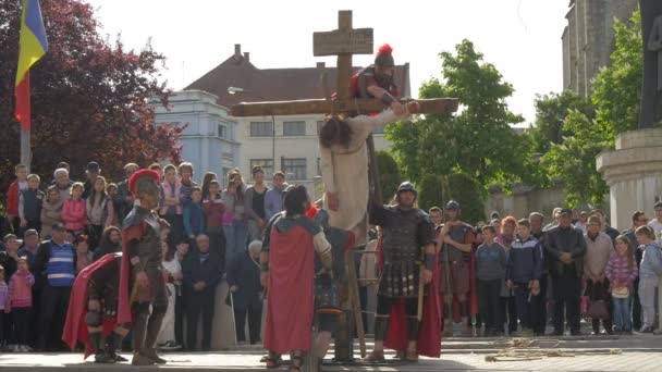 Jesus Wird Vom Kreuz Abgenommen — Stockvideo