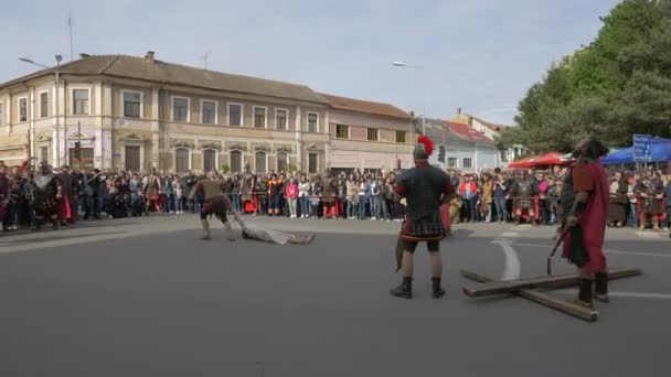 Zenturionssoldaten Schleifen Und Demütigen Jesus — Stockvideo