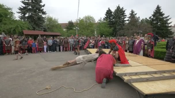 Soldiers Whipping Jesus Forcing Him Carry Cross — Stock Video