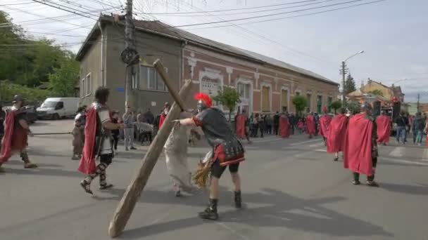 Centurionští Vojáci Strkali Bičovali Ježíše — Stock video