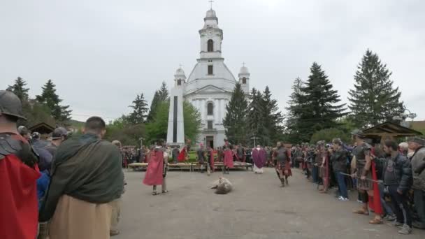 Soldats Fouettant Jésus Forçant Porter Croix — Video