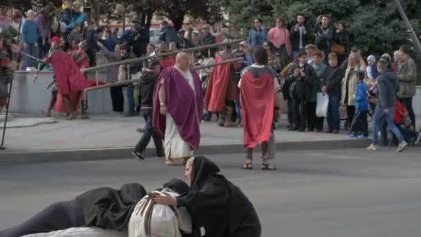 People Actors Crucifixion Walk Playing Outdoors — Stock Video