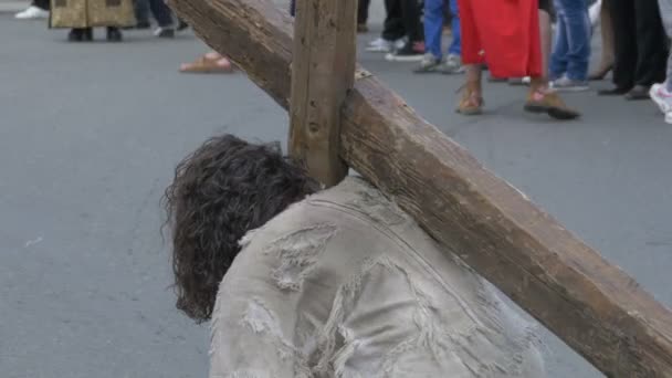 Les Gens Les Acteurs Crucifixion Marchent Jouant Extérieur — Video