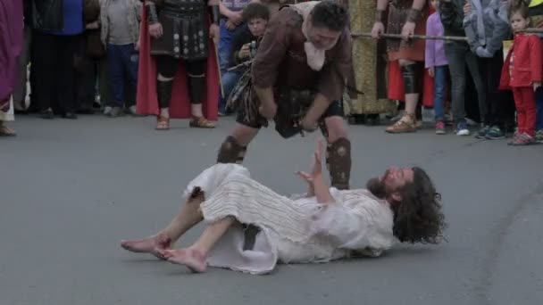 Oamenii Actorii Crucifixion Joacă Aer Liber — Videoclip de stoc