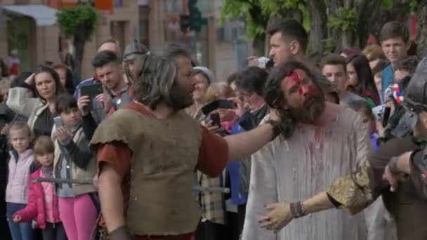 Soldiers Whipping Jesus Forcing Him Carry Cross — Stock Video