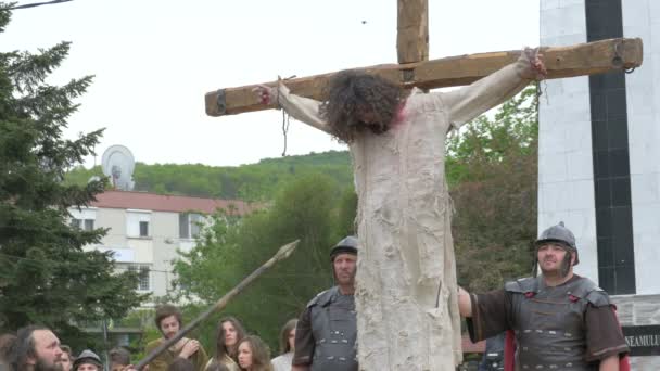 Żołnierz Przebija Jezusa Włócznią — Wideo stockowe