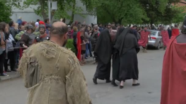 Pessoas Atores Crucifixion Andam Brincando Livre — Vídeo de Stock