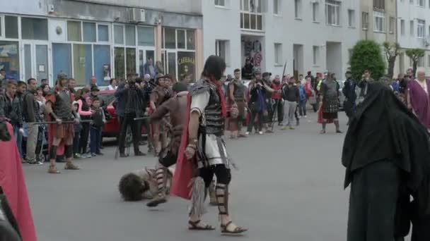 Personas Actores Crucifixión Caminan Jugando Aire Libre — Vídeo de stock