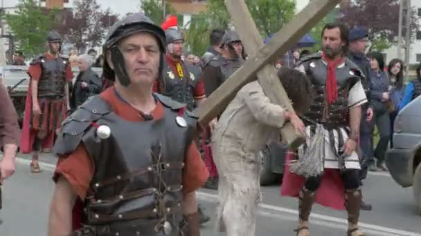 Pessoas Atores Crucifixion Andam Brincando Livre — Vídeo de Stock