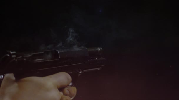 Pistola Automatica Dopo Una Sparatoria Ultra Slow Motion — Video Stock
