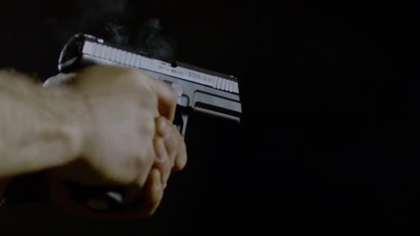 Pistola Disparando Una Bala Ultra Slow Motion — Vídeos de Stock