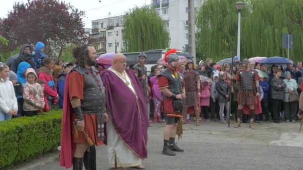 Ludzie Aktorzy Crucifixion Walk Bawią Się Świeżym Powietrzu — Wideo stockowe