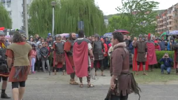 Personas Actores Crucifixión Caminan Jugando Aire Libre — Vídeo de stock