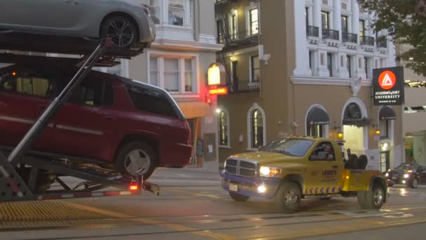 Carro Transportadora Reboque Preso Trânsito — Vídeo de Stock