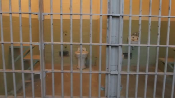 Badrum Och Celler Inuti Alcatraz — Stockvideo