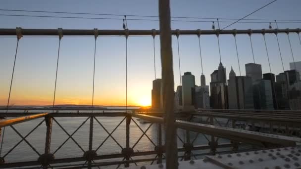 Zachód Słońca Manhattanie Widziany Mostu Brooklińskiego — Wideo stockowe