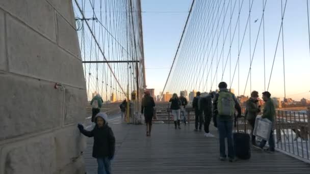 New York Brooklyn Köprüsü Nde Yaya Yolu — Stok video