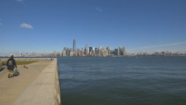 Manhattan Sett Utifrån Ellis Island — Stockvideo