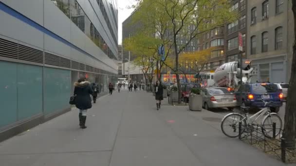 Люди Які Йшли Тротуаром Нью Йорку Сша — стокове відео