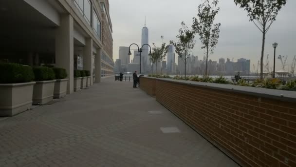 Manhattan Visto Desde Otro Lado Del Río — Vídeos de Stock