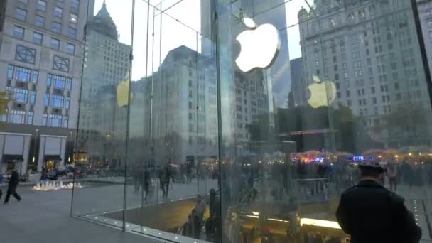 Apple Store Glass Entrance New York Usa — Stock Video