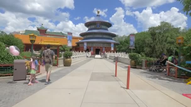 Świątynia Niebiańskiej Alei Wejściowej Epcot — Wideo stockowe