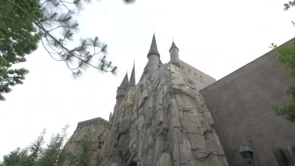 Låg Vinkel Hogwarts Cliff Castle — Stockvideo