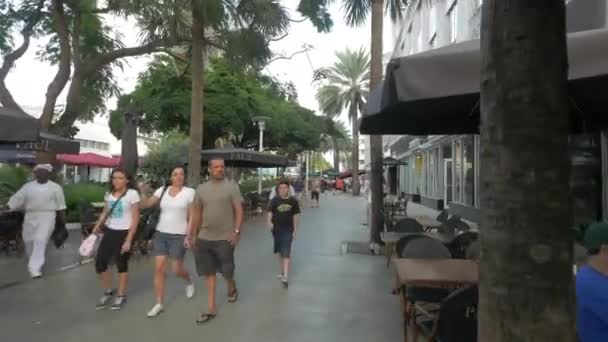 Mensen Lopen Langs Restaurants Lincoln Road Mall Verenigde Staten Van — Stockvideo