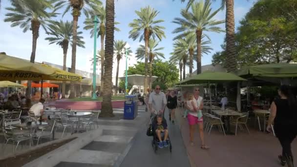 Turistas Andando Lincoln Road Mall Estados Unidos América — Vídeo de Stock