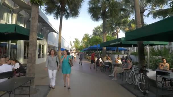Lincoln Road Mall Daki Açık Hava Restoranları — Stok video