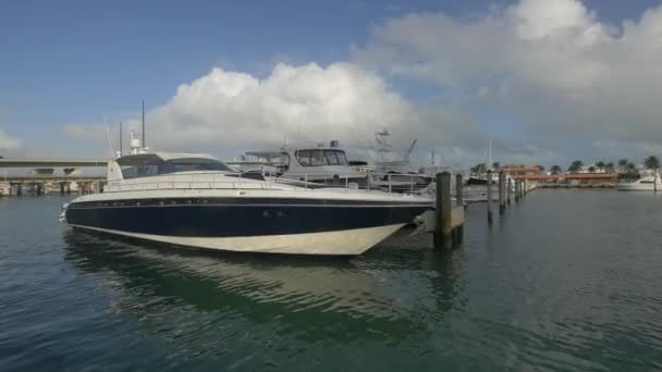 Boote Ankern Bayside Marina — Stockvideo