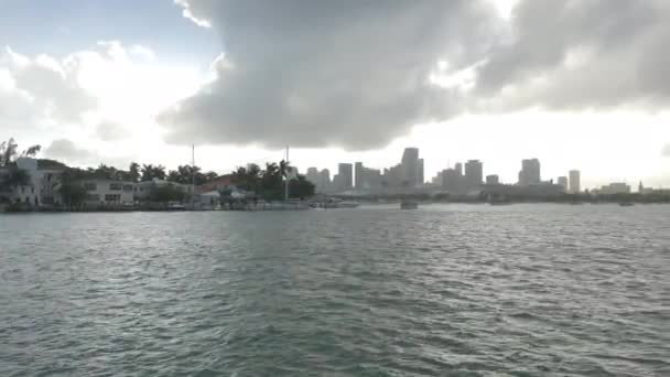 ビスケイン湾から見たマイアミ — ストック動画