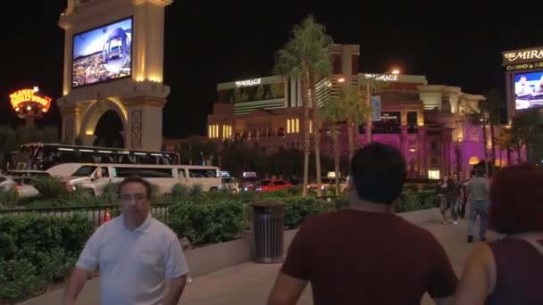 Vista Nocturna Turistas Caminando Las Vegas Estados Unidos América — Vídeo de stock