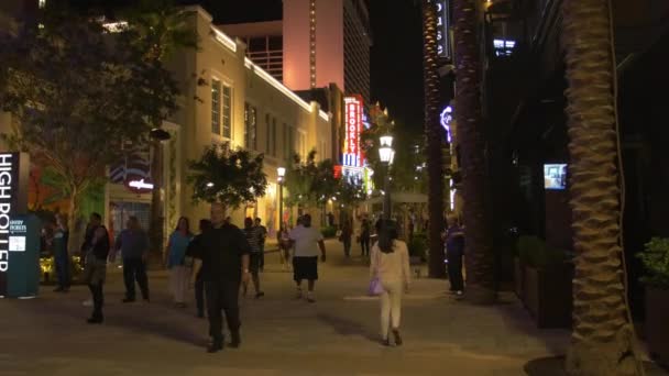 Άνθρωποι Περπατούν Στο Linq Promenade Στο Λας Βέγκας Ηνωμένες Πολιτείες — Αρχείο Βίντεο