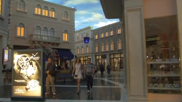 Folk Går Grand Canal Shoppes Las Vegas Usa — Stockvideo