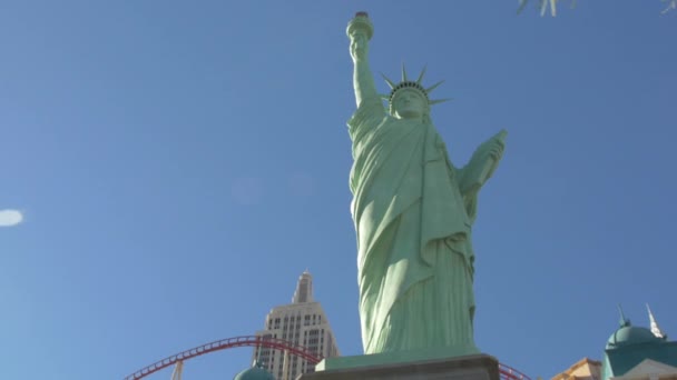 Vista Angolo Basso Della Statua Della Libertà Las Vegas New — Video Stock