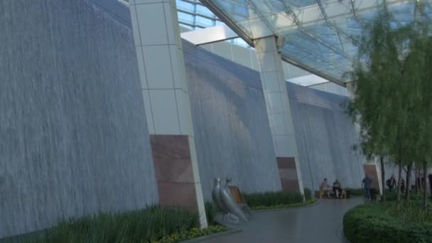 Wall Vattenfall Aria Resort Las Vegas Usa — Stockvideo