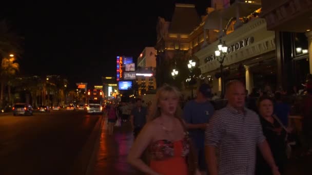 Folk Går Natten Las Vegas Usa — Stockvideo