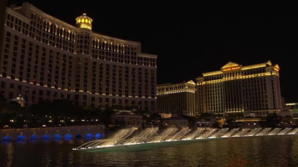 Watershow Voor Bellagio Nachts Gezien — Stockvideo