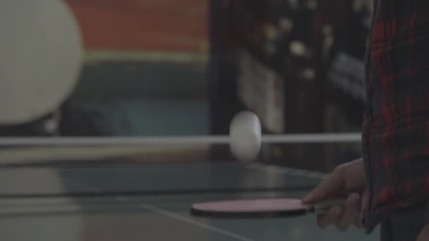 打乒乓球的人的剪影 — 图库视频影像