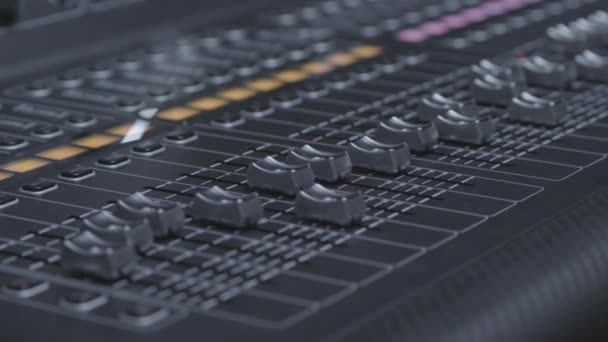Bir Müzik Stüdyosunda Ses Karıştırıcı — Stok video