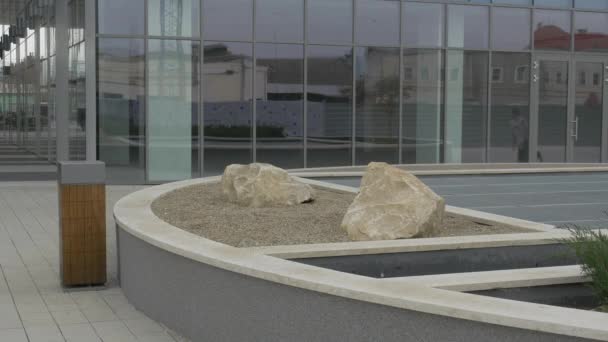 Praticantes Parkour Pulando Sobre Pedras — Vídeo de Stock