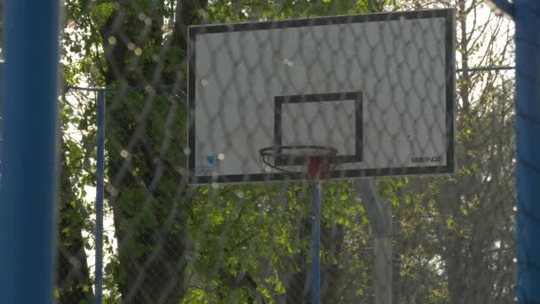 Basketballnetz Einem Park — Stockvideo