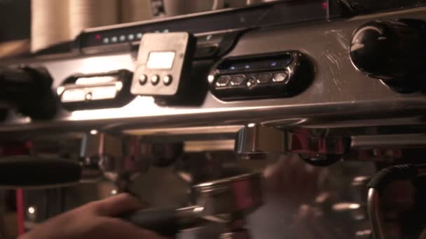 Máquina Café Que Vierte Agua Caliente — Vídeo de stock