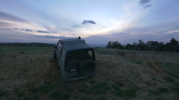 Jeep Zaseklý Hlíně — Stock video