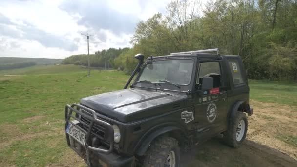 Road Jeep Buiten — Stockvideo