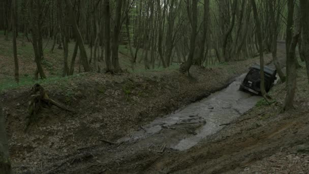 Jeep Vystupující Kaluže Bláta — Stock video