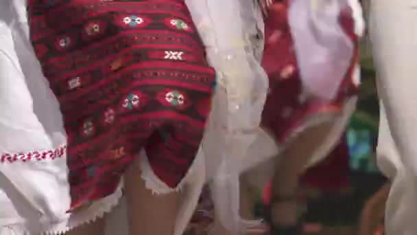 Zbliżenie Rumuński Tradycyjne Ubrania — Wideo stockowe