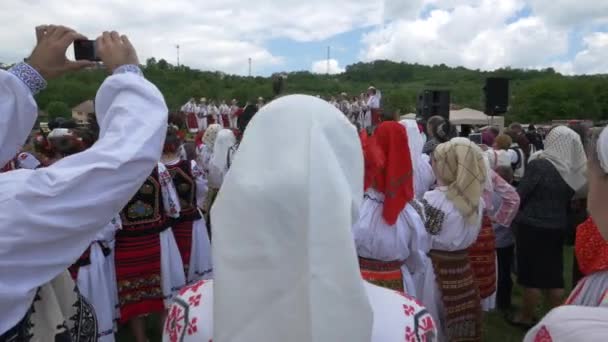 Personas Con Ropa Tradicional Rumana Vacaciones Aire Libre — Vídeos de Stock